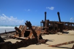 Fraser Island.
Epave du Maheno, un navire de passagers qu'un cyclone poussa sur la côte en 1935, alors qu'il se faisait remorquer vers un chantier de démantèlement. Cela a dû en arranger certains ...