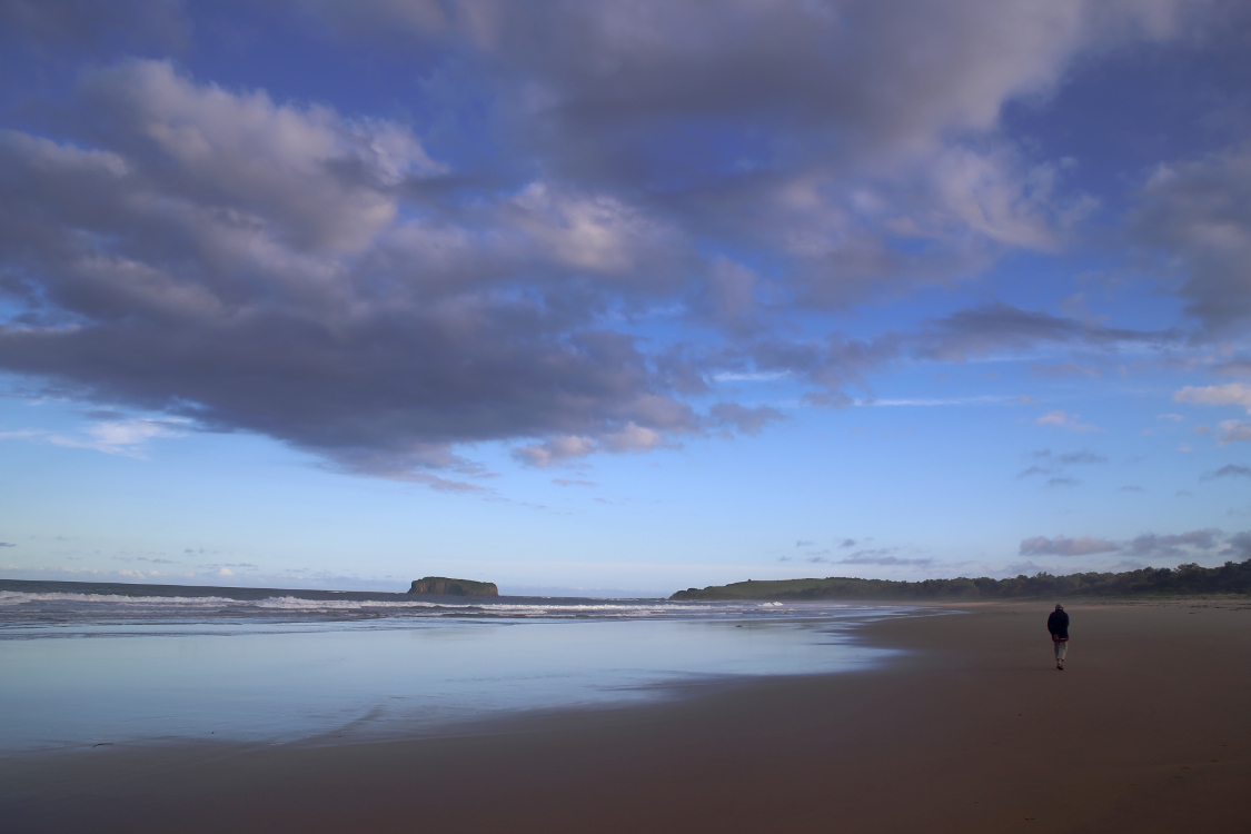 Kiama.
Le penseur du groupe mÃ©dite ...