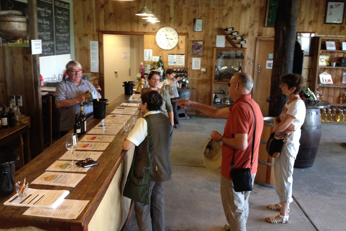 Yarra valley.
Visite d'une cave, et il faut bien avouer qu'ils font d'excellents vins !
On a pu s'approvisionner pour finir sereinement le sÃ©jour ...