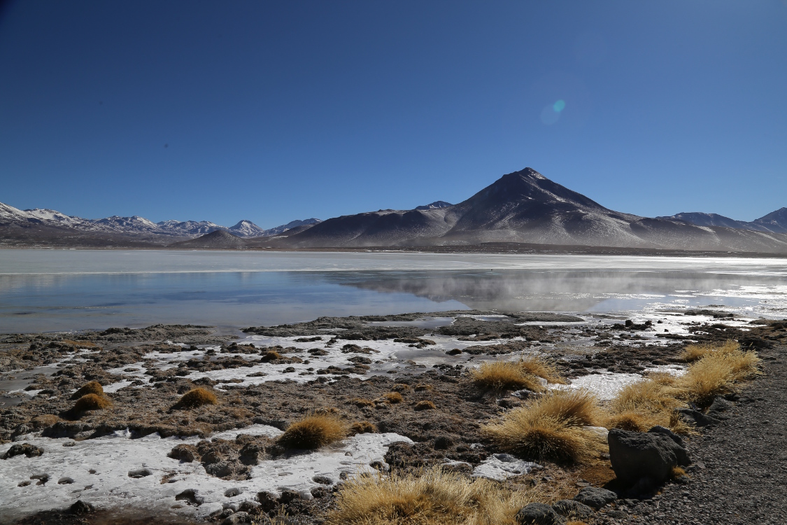Laguna Blanca.
DÃ©part pour une excursion de 4 jours sur l'altiplano bolivien.
Les paysages dÃ©sertiques sont magnifiques !