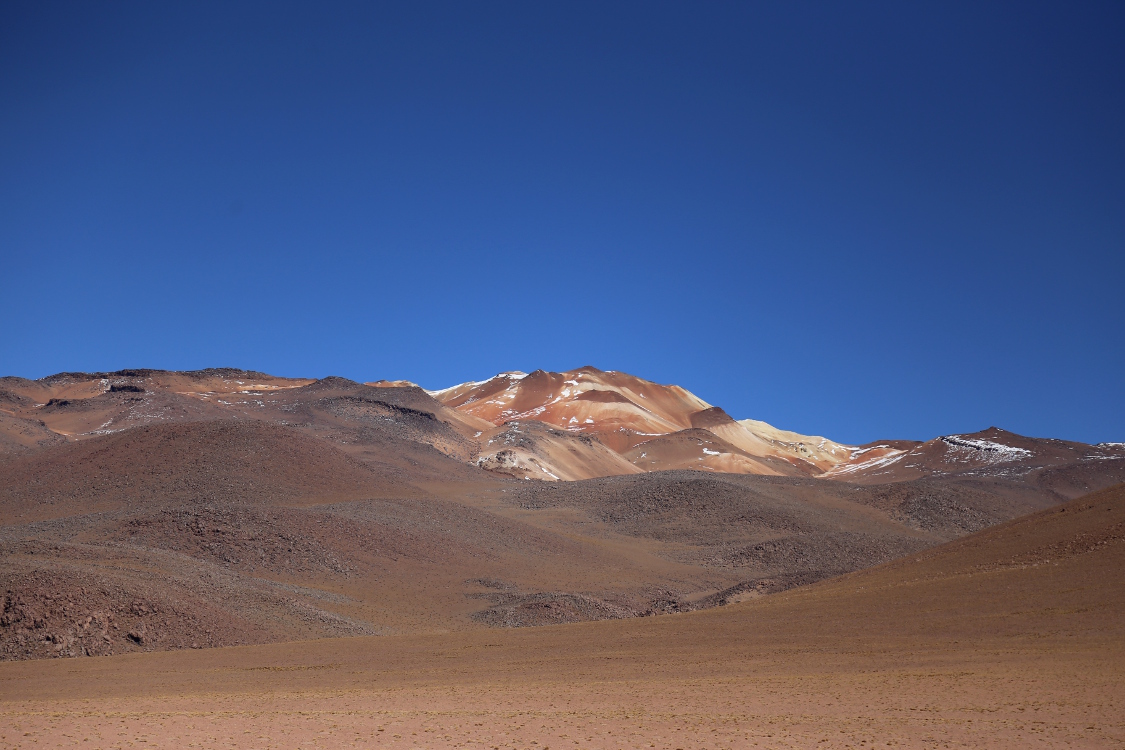 Altiplano.
La Bolivie a un sol trÃ¨s riche en minerai, ce qui donne de superbes couleurs aux montagnes.