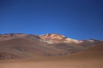 Altiplano.
La Bolivie a un sol très riche en minerai, ce qui donne de superbes couleurs aux montagnes.