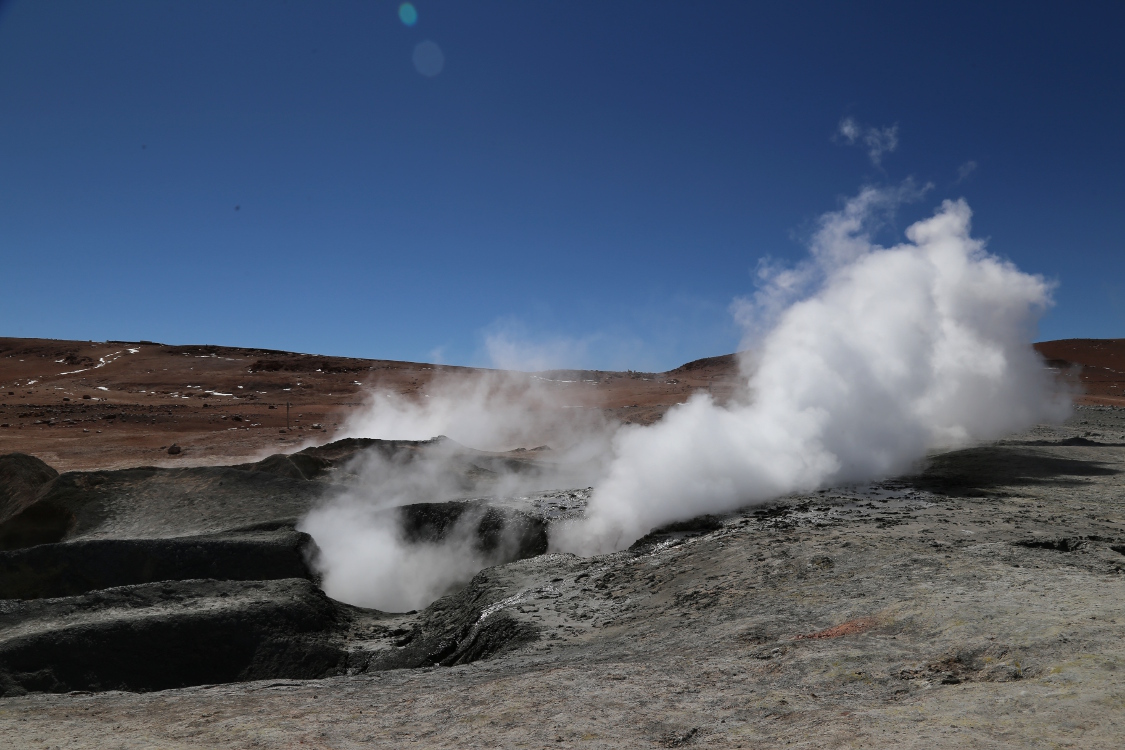 Altiplano.
Geyser Sol de MaÃ±ana.