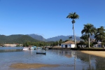 Paraty.
Les Portugais se sont installés à Paraty au XVIème siècle, mais c'est la découverte de gisements d'or à la fin du XVIIème siècle qui fit de cet endroit un port de grande importance.