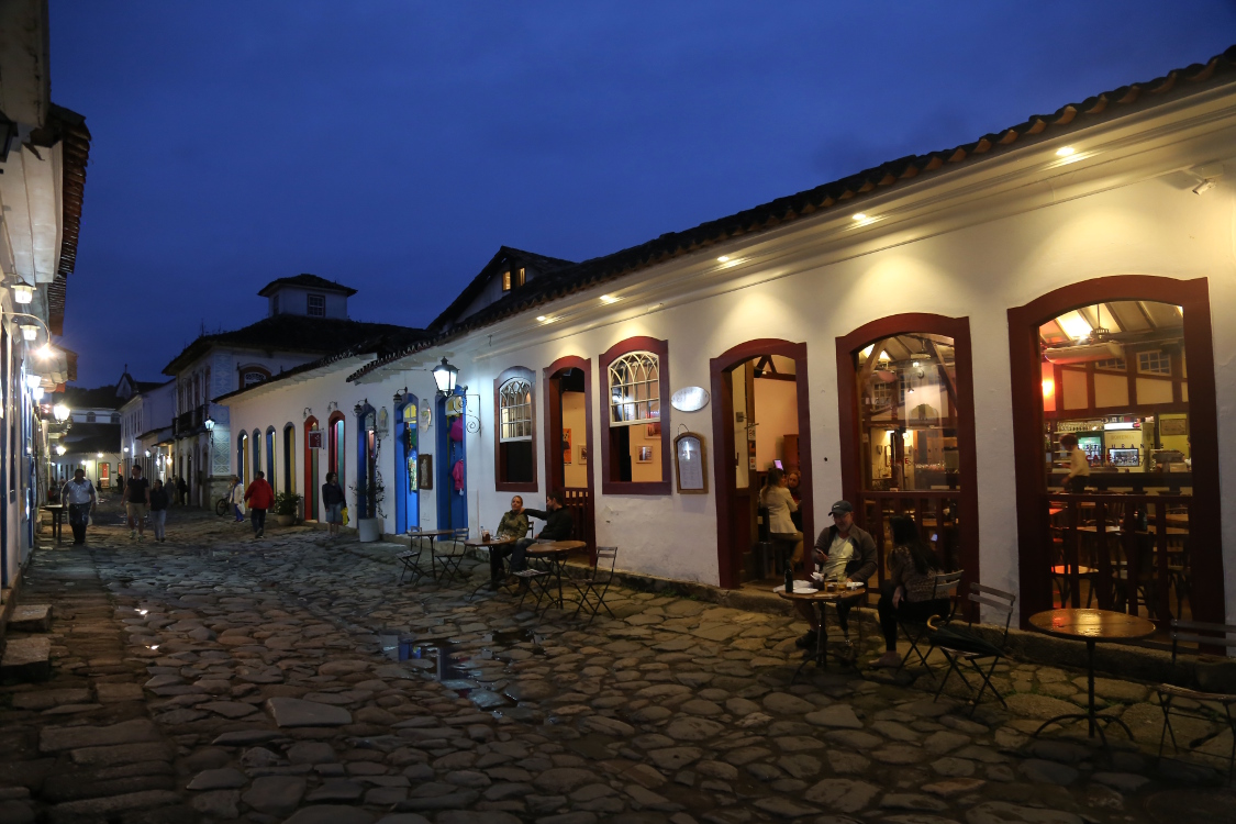 Paraty.
C'est beau aussi la nuit !