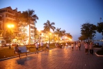 Phnom Penh.
Quai Sisowath, le centre-ville animé de la capitale.