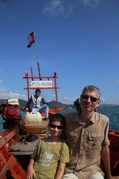 Kep.
DÃ©part pour l'Ã®le Koh Tonsay (Ã®le aux lapins) au large de Kep pour une journÃ©e bien tranquille...