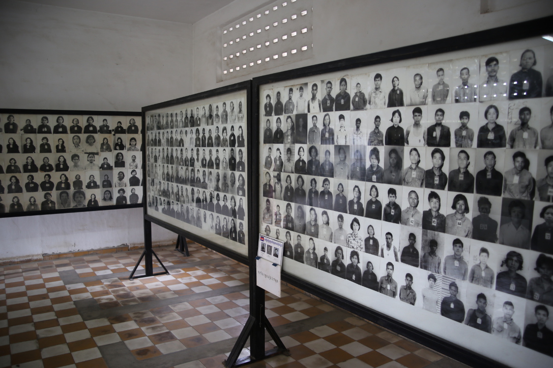 Phnom Penh.
Prison S21, musÃ©e du crime gÃ©nocidaire.
Les Khmers rouges avaient la manie de l'archivage et fichaient tous leurs dÃ©tenus.