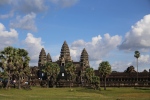 Angkor Wat.
Ce temple immense aurait nécessité 300 000 ouvriers et 6 000 éléphants pour sa construction. Et cela aurait pris 37 ans !