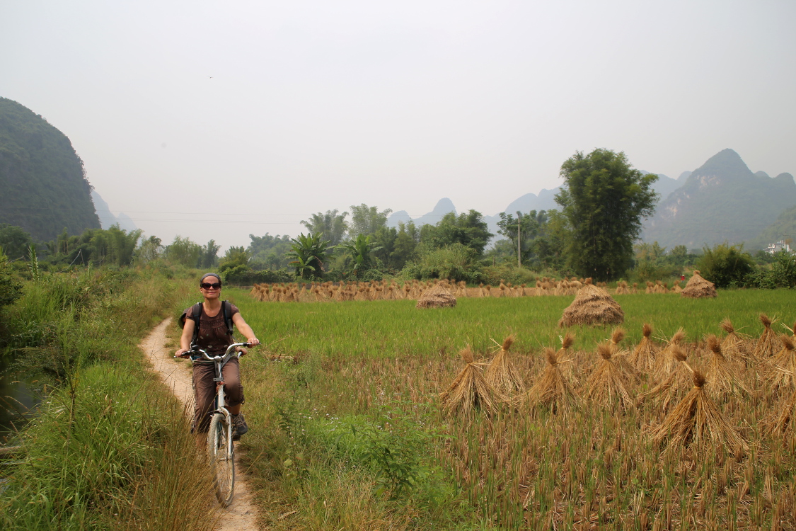 RÃ©gion de Guilin. Balade en vÃ©lo au milieu des riziÃ¨res et des pics.