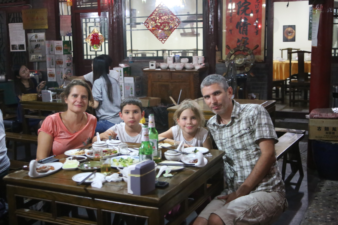 Petit resto tres sympa avec la spÃ©cialitÃ© de PÃ©kin : le canard laquÃ©. Un rÃ©gal ! Merci a Marie pour cette dÃ©couverte !