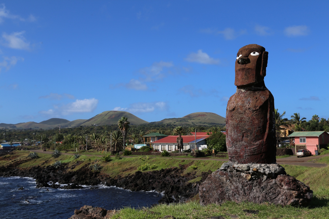 Hanga Roa.
Rencontre avec notre premier Moai.
