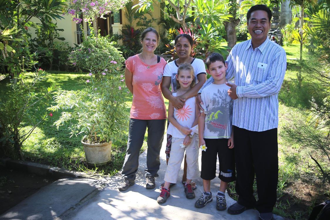 Bali. Pemuteran.
DÃ©part de notre homestay.
On a passÃ© quelques jours vraiment trÃ¨s agrÃ©ables dans cette famille.