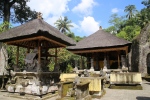 Bali. Temple Gunung Kawi.
Ce temple, l'un des monuments les plus anciens de l'île, se trouve au bas d'une vallée luxuriante, que l'on atteint par un escalier de 270 marches.