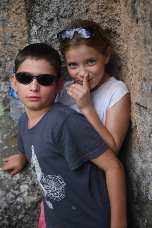 Bali. Temple Gunung Kawi.
Partie de cache-cache dans le temple ...