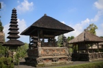 Bali.
Temple Pura Taman Ayun.
La cour intérieure abrite de multiples meru (sanctuaires à plusieurs toits).