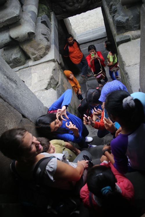 Java. Temple de Prambanan.
On a Ã©tÃ© parfois un peu bloquÃ© par nos fans...