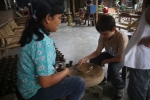 Java. Borobudur.
Et les enfants ont pu s'essayer au tour de potier.