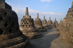 Java. Borobudur.
La dernière plate-forme, circulaire, symbolise le nirvana éternel.