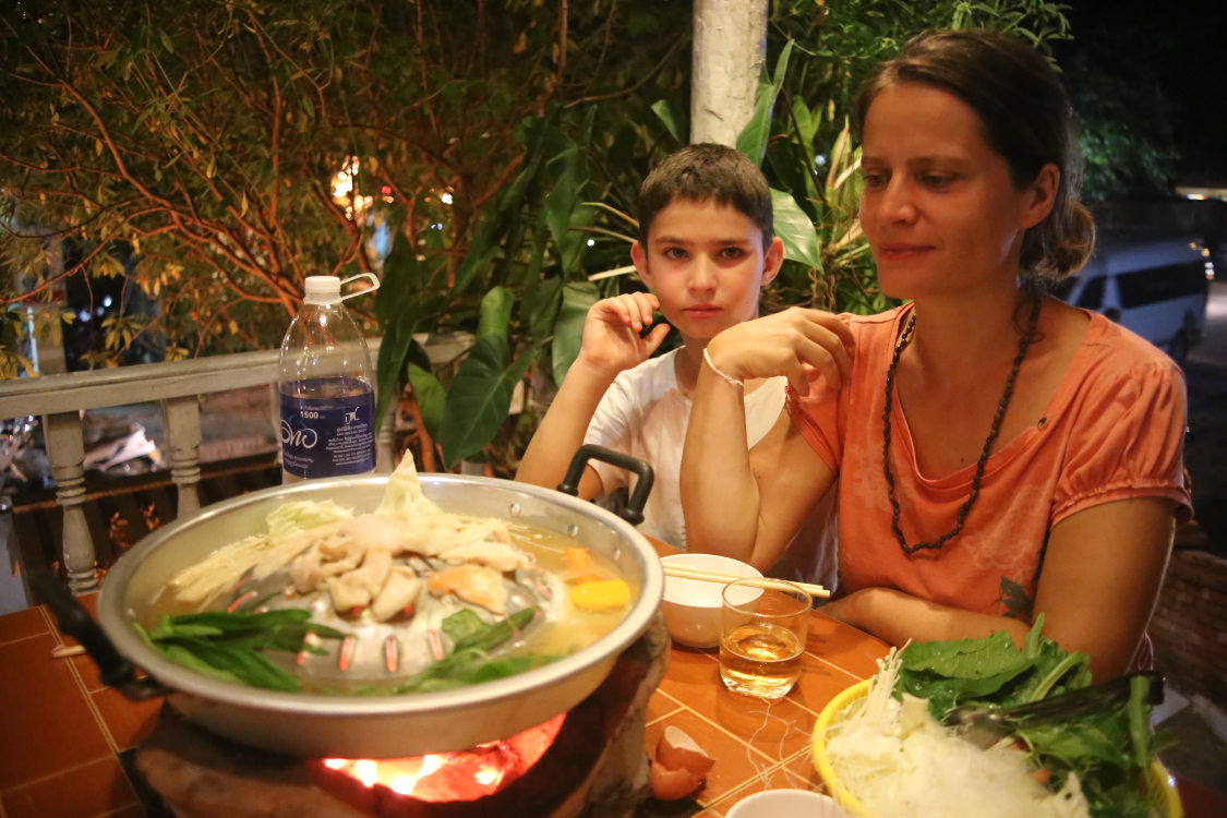 ArrivÃ©e Ã  Luang Prabang. PremiÃ¨re fondue Laotienne, un rÃ©gal !