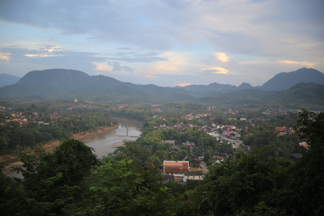 Vue depuis le mont Phousi, au centre de Luang Prabang.