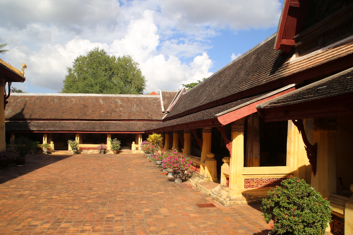 Vientiane.
Temple Vat Si Saket, le plus ancien de la capitale, datant de 1824.