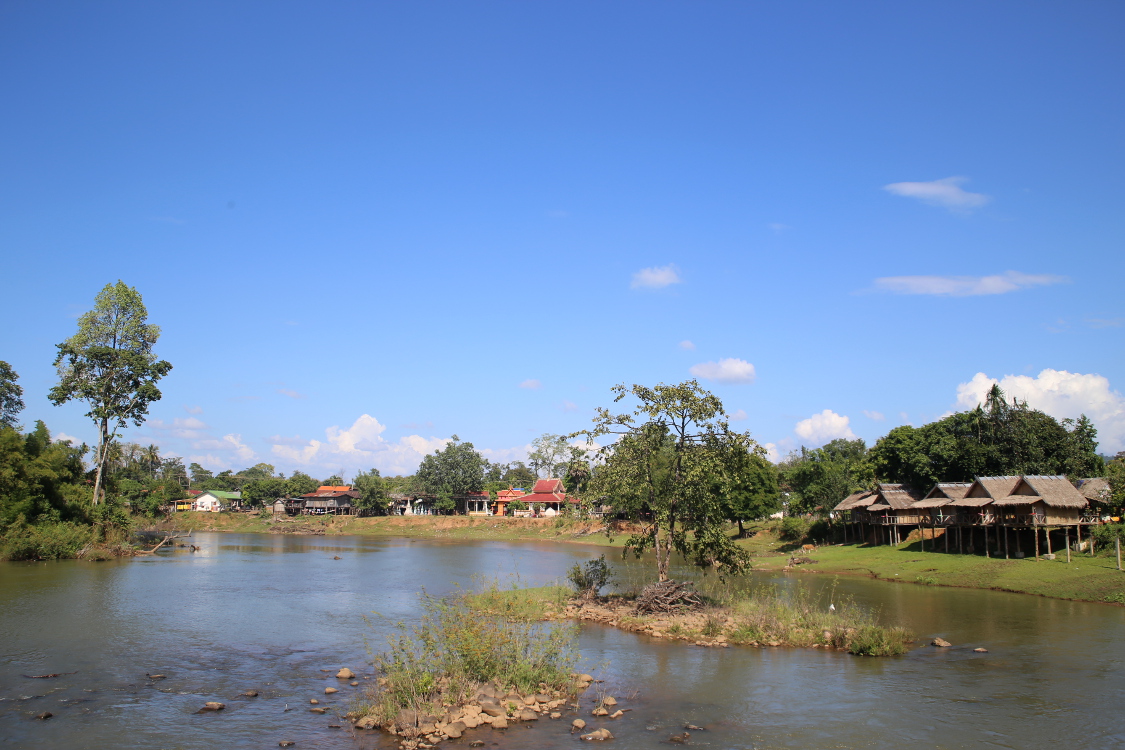 Plateau des Bolovens. Village de Tad Lo.