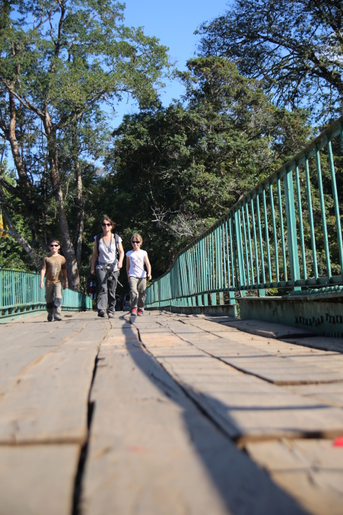 Plateau des Bolovens. Village de Tad Lo.
C'est parti pour une superbe balade !