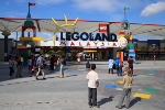 Johor Bahru.
Les enfants attendaient avec impatience ces 2 journées a Legoland, comprenant un parc avec des reproductions en légos de villes et de monuments asiatiques et des manèges, ainsi qu'un parc aquatique avec de nombreux toboggans.
Que du bonheur !!...