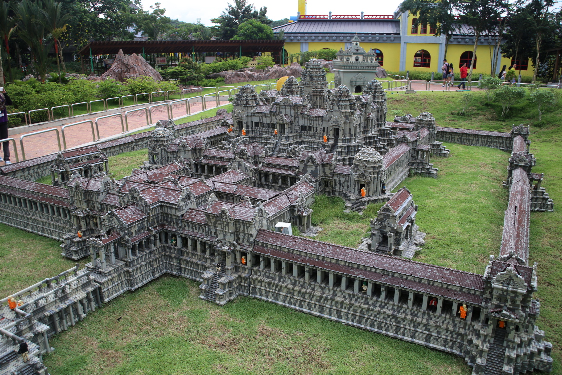 Johor Bahru.
Et le superbe Angkor Wat...