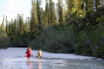 Ile des Pins.
Rivière de sable (il y a quand meme un peu d'eau).