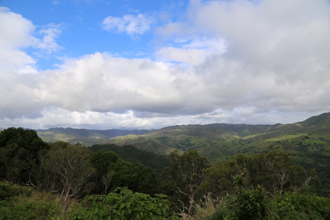Route KonÃ©-Tiwaka, une des transversales de l'Ã®le.
On traverse l'Ã®le d'ouest en est, et on dÃ©couvre de magnifiques montagnes.