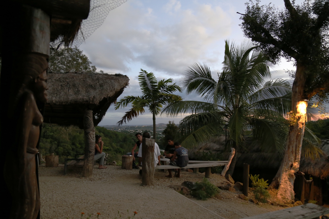 NoumÃ©a.
On ne pouvait pas quitter la Nouvelle CalÃ©donie sans aller dans un nakamal, un lieu plutÃ´t calme et trÃ¨s frÃ©quentÃ© par les locaux, oÃ¹ l'on peut boire le kava.