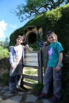 Le Hobbiton.
Ça y'est, on est devant la maison de Bilbon !!!
Quelle émotion pour les enfants (et même un peu pour les parents ...).