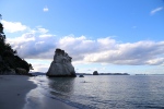 Hahei.
Cathedral Cove, superbe arche de pierre.