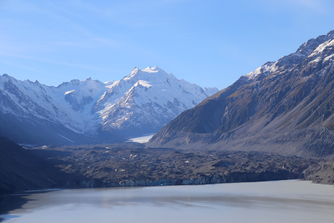 RÃ©gion du mont Cook.
Glacier de Tasman, le plus long de Nouvelle ZÃ©lande (plus de 24km), mÃªme s'il diminue tous les ans de plus de 500m ...