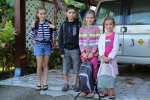 Moorea.
Premier jour d'école !
On a vraiment l'impression d'être un jour de rentrée scolaire ...
Et il est vrai que cela fait un moment que Romain et Fanny n'ont pas été sur les bancs de l'école !