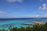 Moorea.
Point de vue de To'atea sur le lagon, et les bungalows du Sofitel.