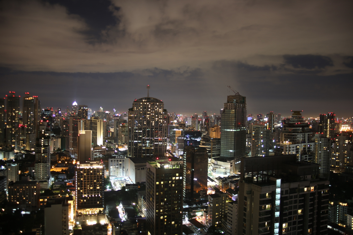 Bangkok by night depuis notre appartement.