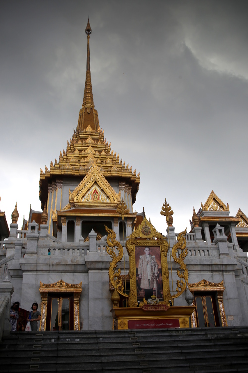 Bangkok. Temple Wat Traimit dans le quartier chinois. Ce temple est cÃ©lÃ¨bre pour son bouddha en or massif de 3m de hauteur.