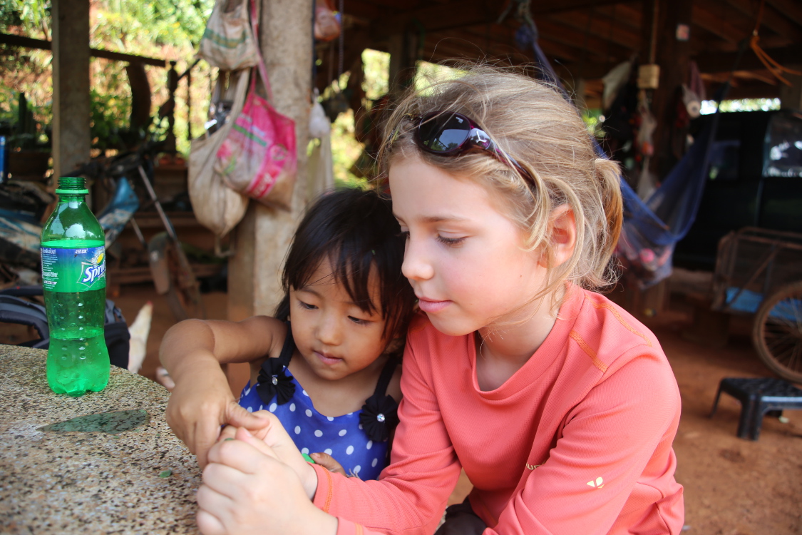 Fanny a beaucoup jouÃ© avec Ania et sa petite soeur. Elle Ã©tait vraiment Ã  l'aise dans cette famille.