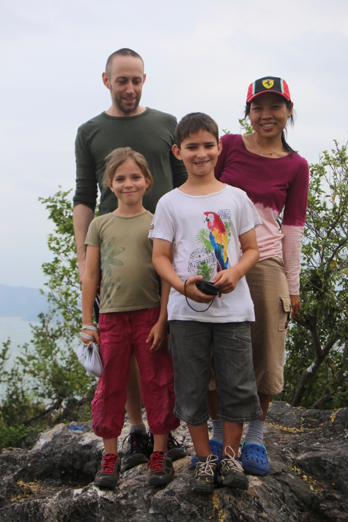 Prachuap Khiri Khan.
Ludo & Chu nous ont fait dÃ©couvrir un superbe panorama sur Prachuap.
