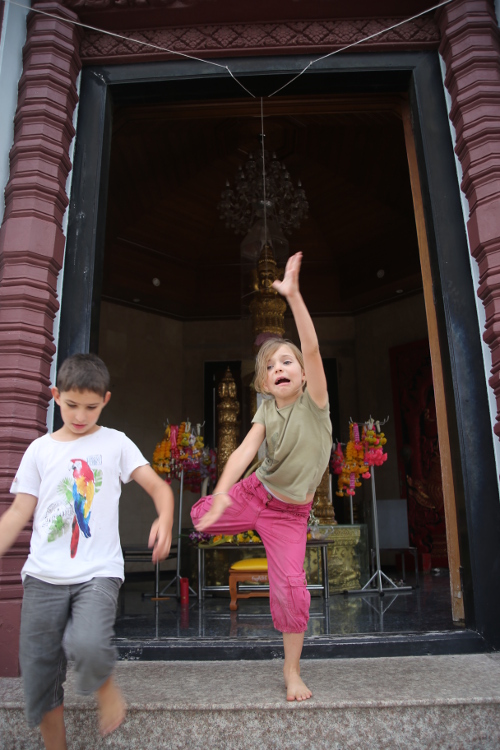 Prachuap Khiri Khan.
Vous vous demandez ce qu'elle fait ? Et bien, nous aussi...