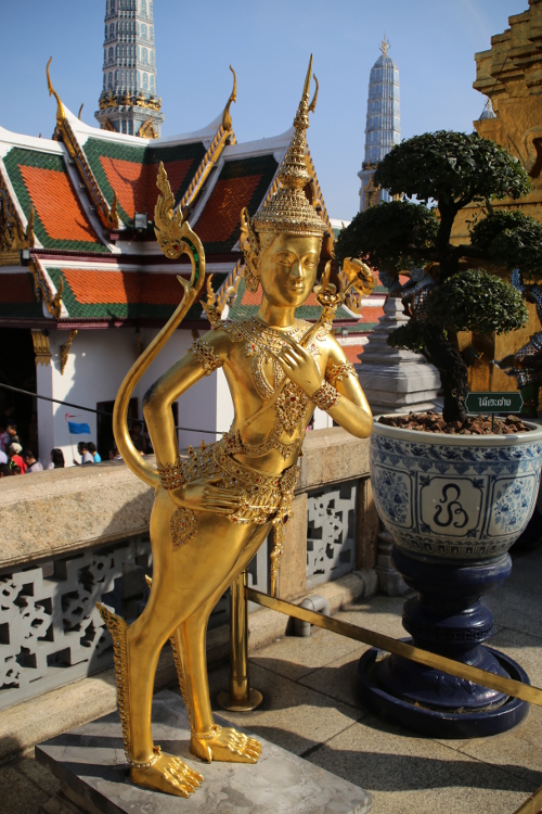 Bangkok.
Wat Phra Kaew, temple du bouddha d'Emeraude.