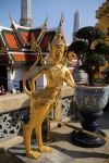 Bangkok.
Wat Phra Kaew, temple du bouddha d'Emeraude.