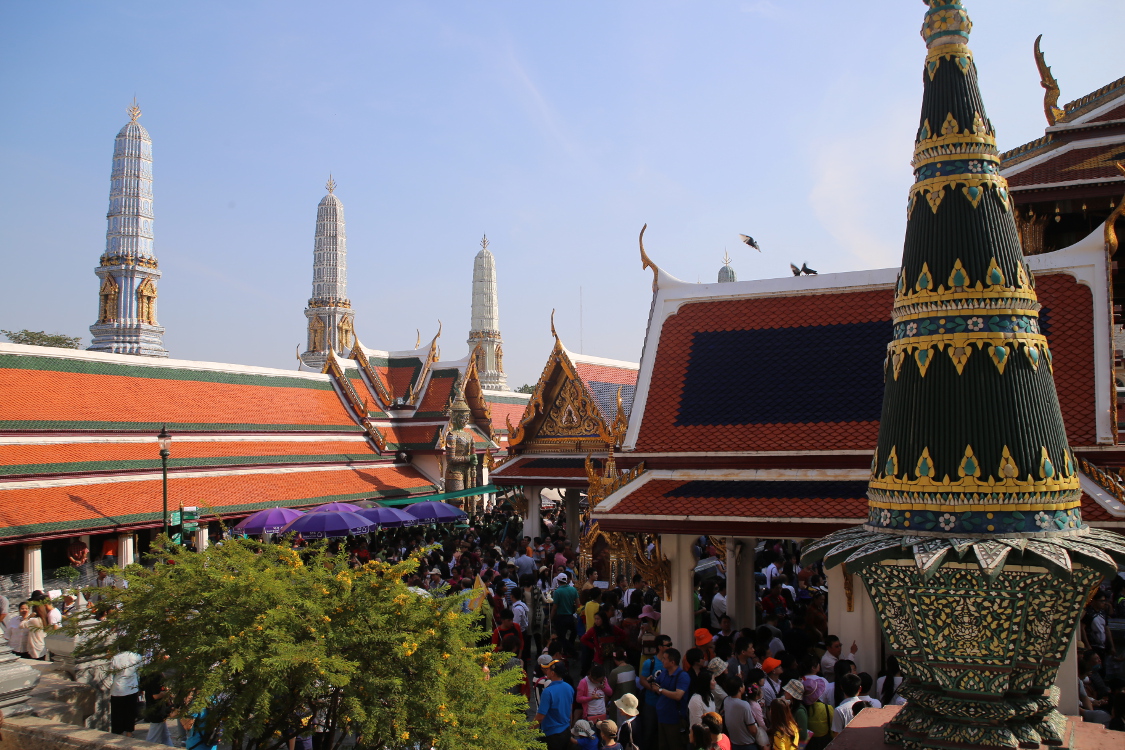 Bangkok.
Wat Phra Kaew, temple du bouddha dâ€™Ã‰meraude.
Nous ne conseillons pas la visite de ce monument le 1er janvier, il y a vraiment beaucoup trop de monde...