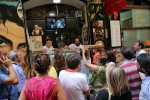 Naples.
On se demande ce qu'ils attendent... des pizzas évidemment !