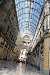 Naples.
Galleria Umberto I.
Un centre commercial qui date de la fin du 19è siècle, et qui donne sur la via Toledo, la rue centrale de Naples.