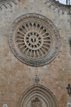 Ostuni.
Très belle rosace sur la façade de la cathédrale !