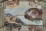 Musée du Vatican.
La plus connue de ces neufs scènes est bien évidemment la création d'Adam, où Dieu tend la main vers le premier Homme pour lui insuffler la vie.
On a la chance de pouvoir admirer ces œuvres, mais la visite de 10000 touristes par jour pourrait endommager les peintures... La chapelle sera-t-elle fermée au public un jour ?